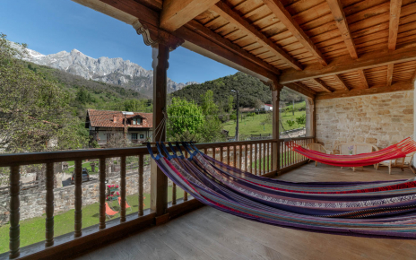 1st floor covered balcony (no longer hammocks in the terrace)