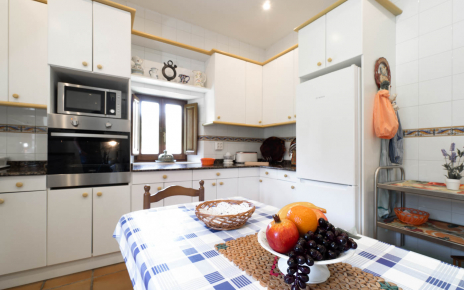 Kitchen with breakfast table
