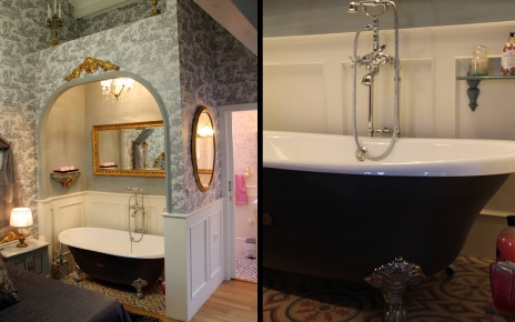 Bañera en su habitación con cama doble