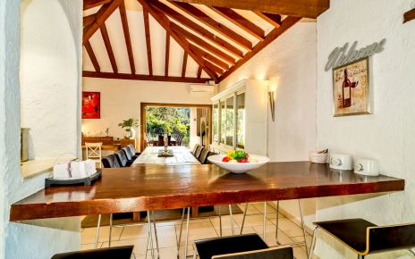 Breakfast bar by kitchen