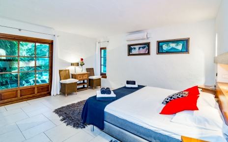 2nd bedroom at downstairs self catering apartment