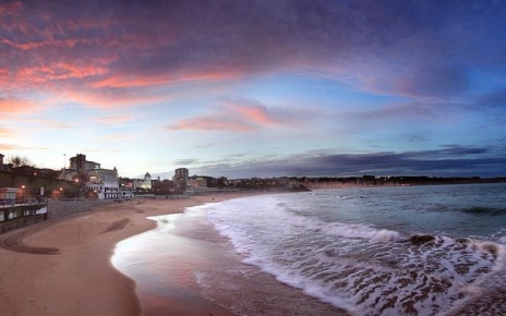 Atardecer en la playa del Sardinero en Santander, a 30 minutos