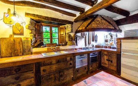 Cocina rústica en perfecto estado de funcionamiento.