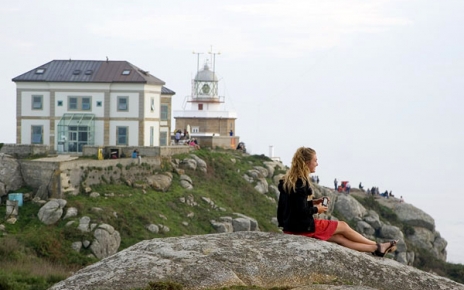 Costa da Morte: day's end at Finisterre lighthouse