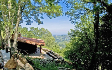 Zona de barbacoa con vistas hacia la bahía de Santander