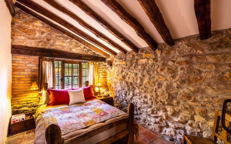 Habitación con cama de matrimonio