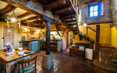 Escaleras a las habitaciones del primer piso