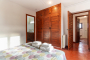 Habitación con cama doble y baño privado
