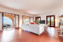 También disfrutas de las vistas desde el interior de la villa
