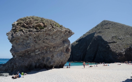 Calas locales tranquilas y playas de arena 