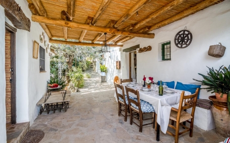 Traditional porch area