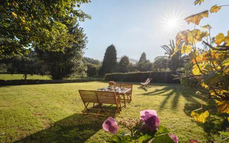 El jardín permanece verde incluso en verano