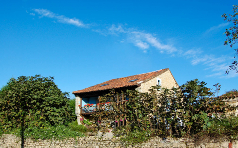La casa con su jardín cerrado