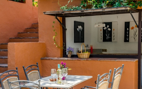 Bar de verano con barbacoa / grill