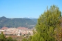 Ciudad local de Artés, vista desde un corto camino desde la propiedad
