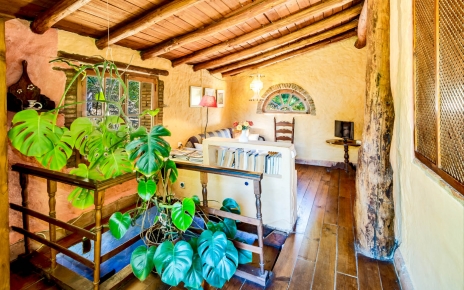 Small cozy lounge on 1st floor