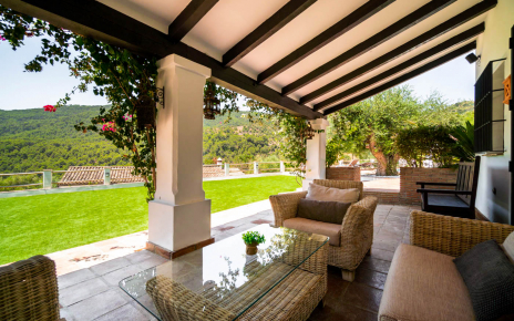 Porch with outdoor furniture