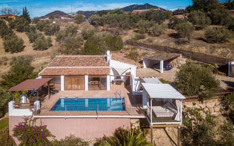 Estás a unos 7 minutos andando de pequeño pueblo