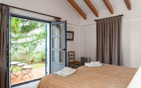 Todas las habitaciones tienen puertas que dan al jardín