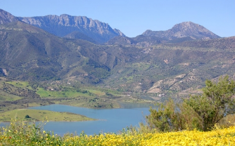 Walk to Zahara lake 