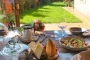 Comer en la cocina de verano es muy agradable