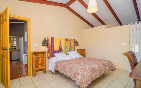 Habitación con cama doble 