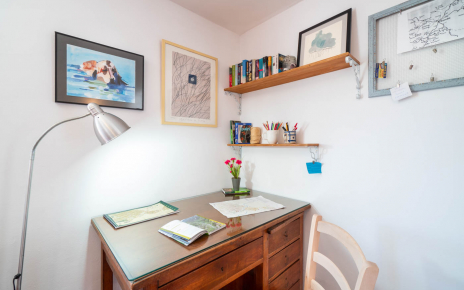 Rincón con escritorio para planificar tus días 