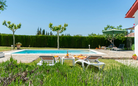 Zonas llanas semi-salvajes buenas para que jueguen los niños