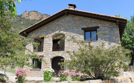 Su casa rural en los Pirineos bajos 