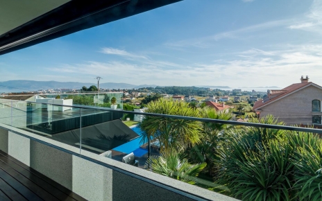 Las terrazas de las habitaciones dan al mar