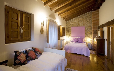 Bedroom 3 with its reading area