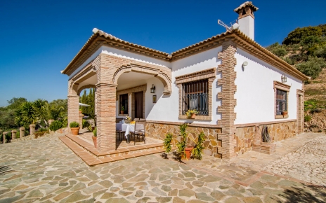 Estacionamiento conveniente justo al lado de la propiedad