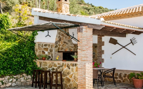 El bar de la piscina con barbacoa es genial