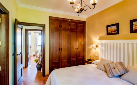 Dormitorio principal con baño privado