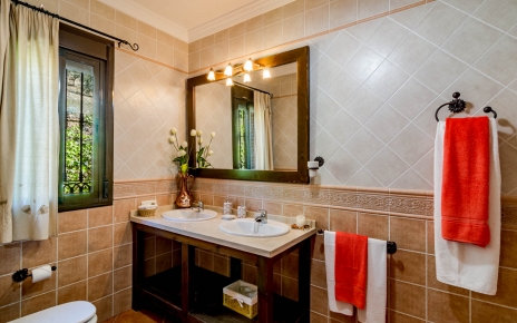 Baños limpios y ordenados