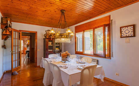 El comedor comunica con el anexo