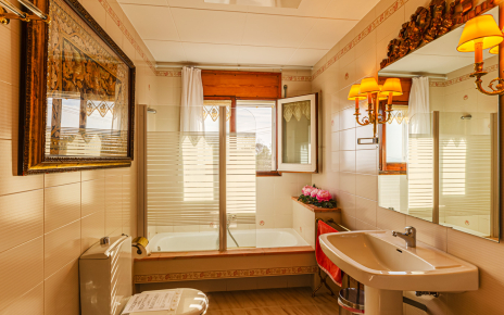 Baño completo de casa principal