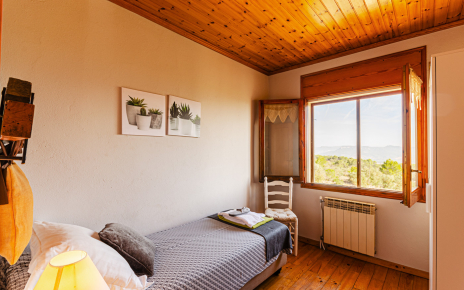 Habitación 2 - Ventanas con persianas para descansar bien