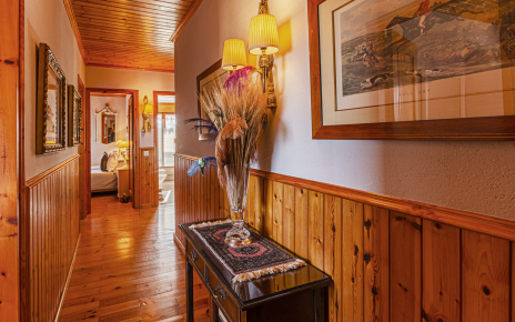 Pasillo con acceso a las habitaciones