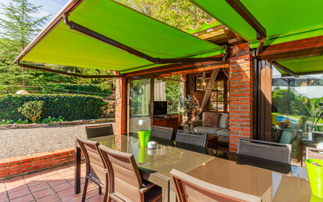 Todos juntos a la casa de la piscina