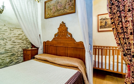 There is a bedroom extension equipped with a cot