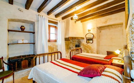 Twin bedded room has small window