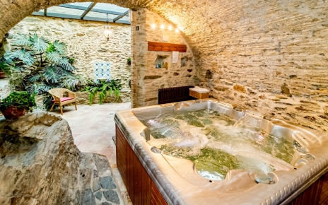 A rare luxury, a jacuzzi pool by bedrock under ancient arches