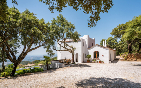 Acceso a la la planta principal desde el parking