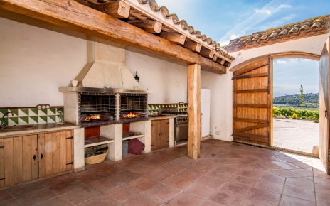 Outdoor kitchen in patio