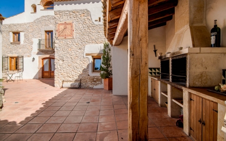 Main patio by entrance with kitchen