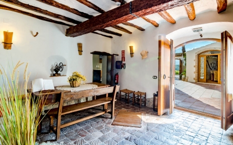 Entering your 15th century holiday home