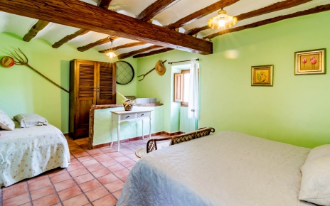 Double bedded room with additional bed