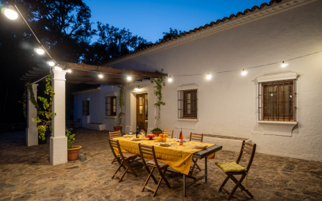 Al fresco evening meals