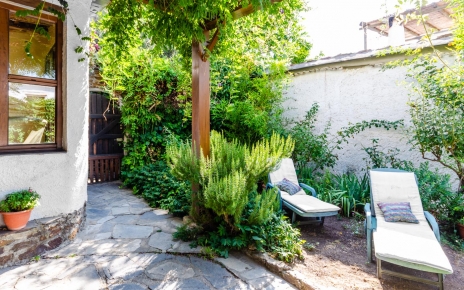 Hay espacio para 2 tumbonas